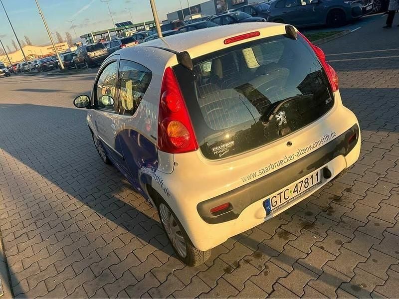 Używany Peugeot 107 2011 Biały Hatchback