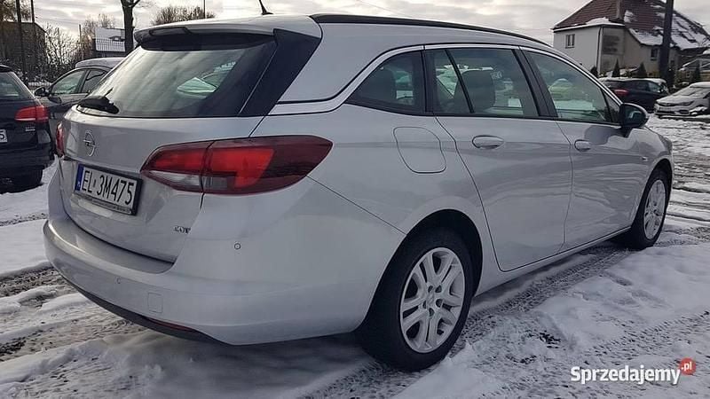 Używany Opel Astra 2019 Srebrny Kombi