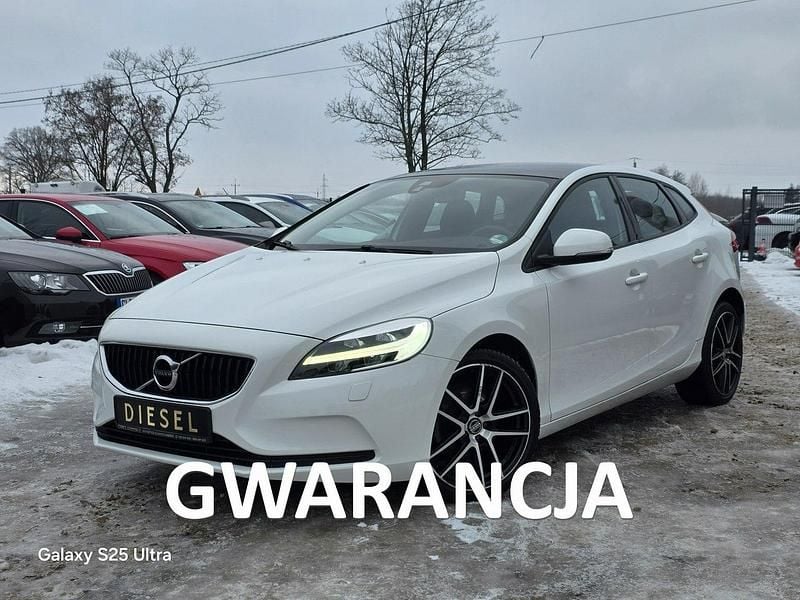 Używany Volvo V40 120 KM (88 kW) 2017 Biały Hatchback