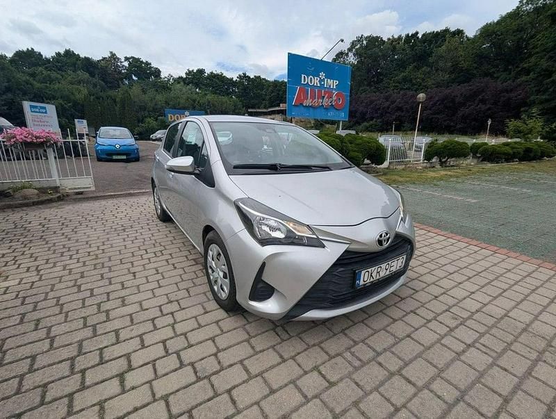 Srebrny Używany 2019 Toyota Yaris Sedan/Limuzyna | 54 300 zł (Uczciwa cena) - Obraz 1/4