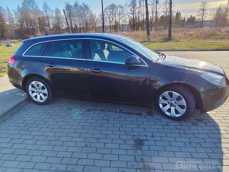 Używany Opel Insignia 140 KM (102 kW) 2011 Czarny Kombi