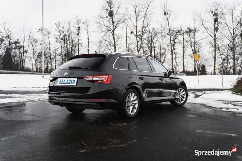 Używany Skoda Superb 190 KM (139 kW) 2017 Czarny Kombi