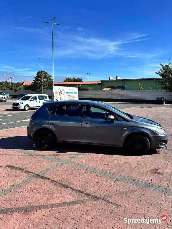 Szary Używany 2012 Seat Leon Hatchback | 17 900 zł (Uczciwa cena) - Obraz 1/4