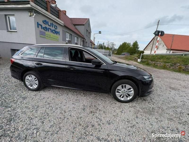 Czarny (metalik) Używany 2020 Skoda Octavia Ambiente Kombi | 81 900 zł (Drogi) - Obraz 1/4