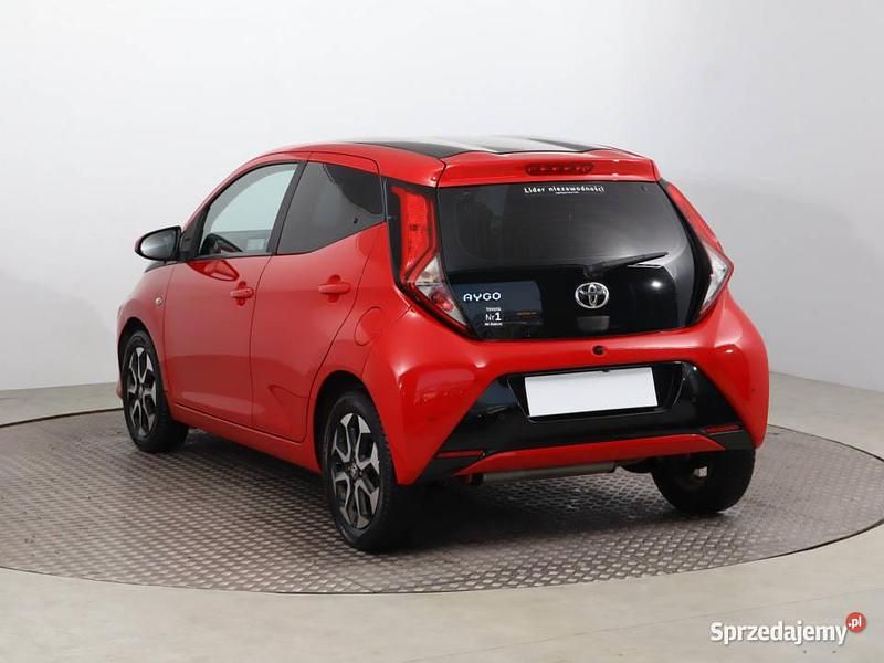 Używany Toyota Aygo 2018 Czerwony Hatchback