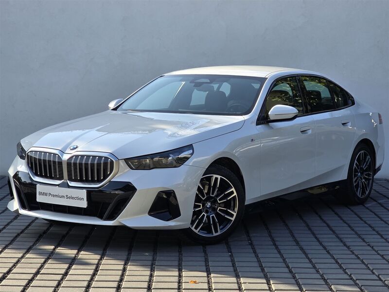 Używany BMW 520 Shadowline 197 KM (144 kW) 2024 Biel mineralna metalizowany Sedan/Limuzyna