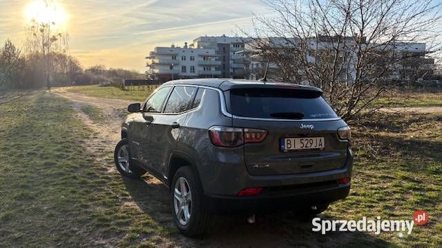 Szary Używany 2023 Jeep Compass SUV | 107 900 zł - Obraz 1/4