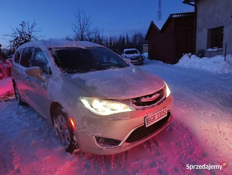 Używany Chrysler Pacifica Touring 2017 Kombi