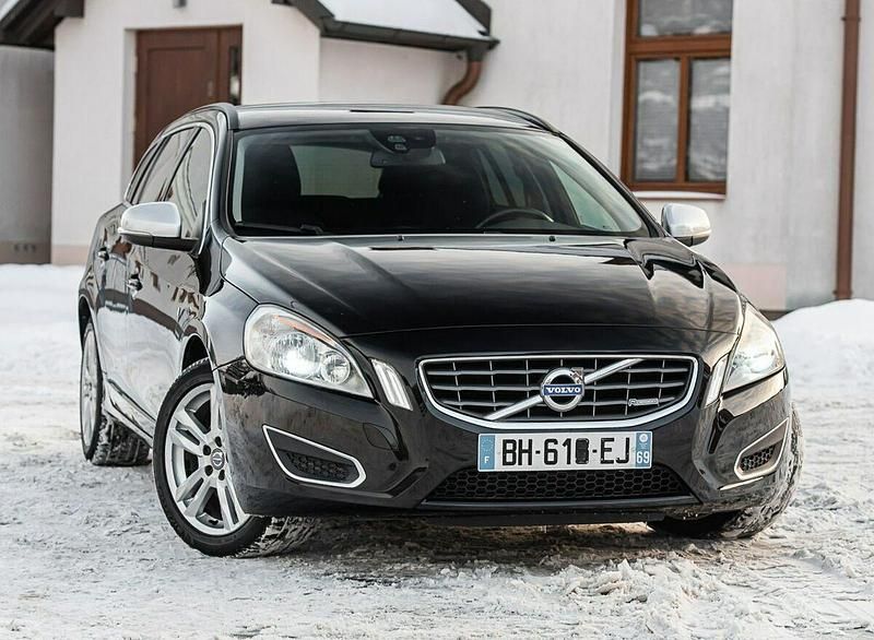Używany Volvo V60 R-Design 163 KM (119 kW) 2012 Czarny Kombi