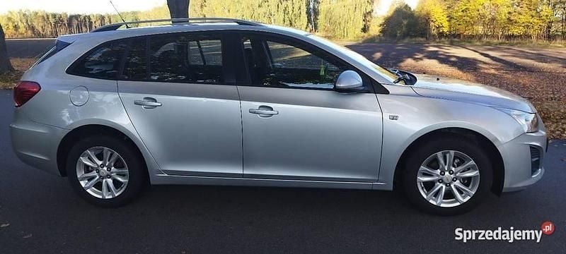 Srebrny Używany 2013 Chevrolet Cruze Kombi | 18 900 zł (Uczciwa cena) - Obraz 1/4