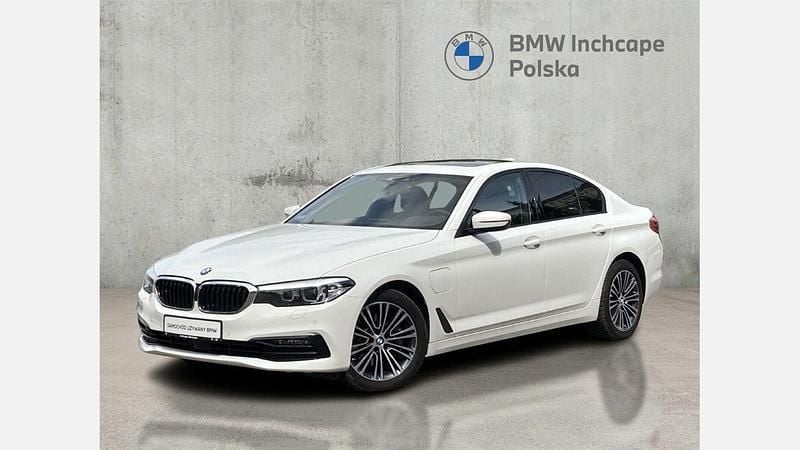 Alpine white 3 Używany 2019 BMW 530e iPerformance Sedan/Limuzyna | 108 900 zł (Super Cena) - Obraz 1/3