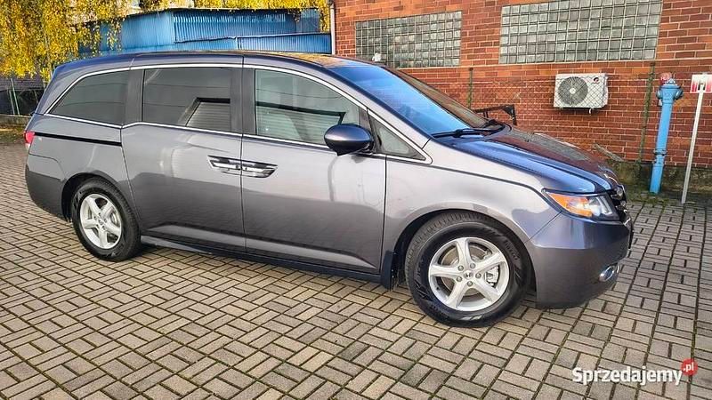 Używany Honda Odyssey 2017 Grafitowy Minivan