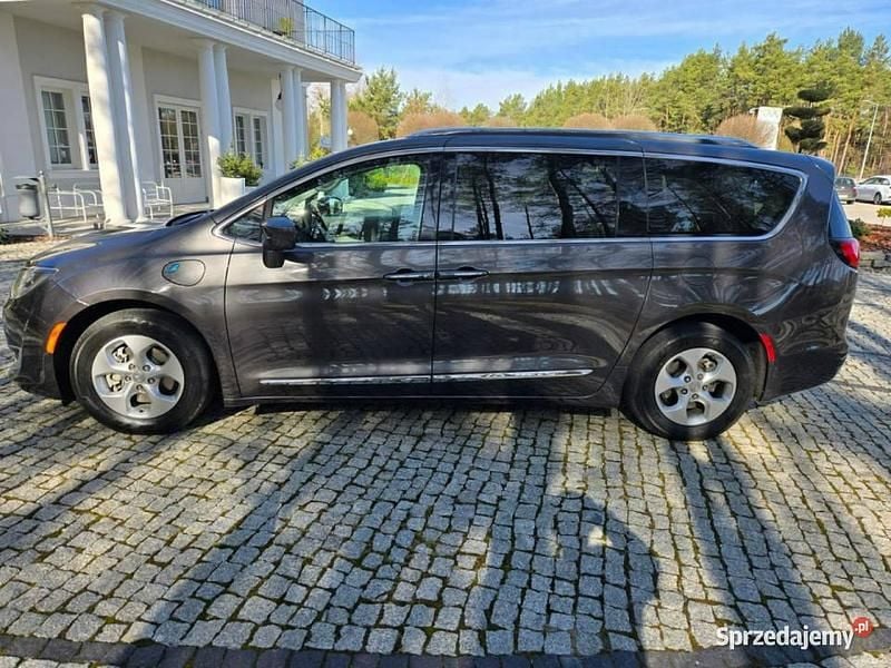 Szary Używany 2018 Chrysler Pacifica SUV | 72 000 zł (Dobra cena) - Obraz 1/4