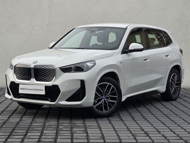 Biel alpejska Używany 2024 BMW iX1 Luxury Line SUV | 199 000 zł - Obraz 1/3