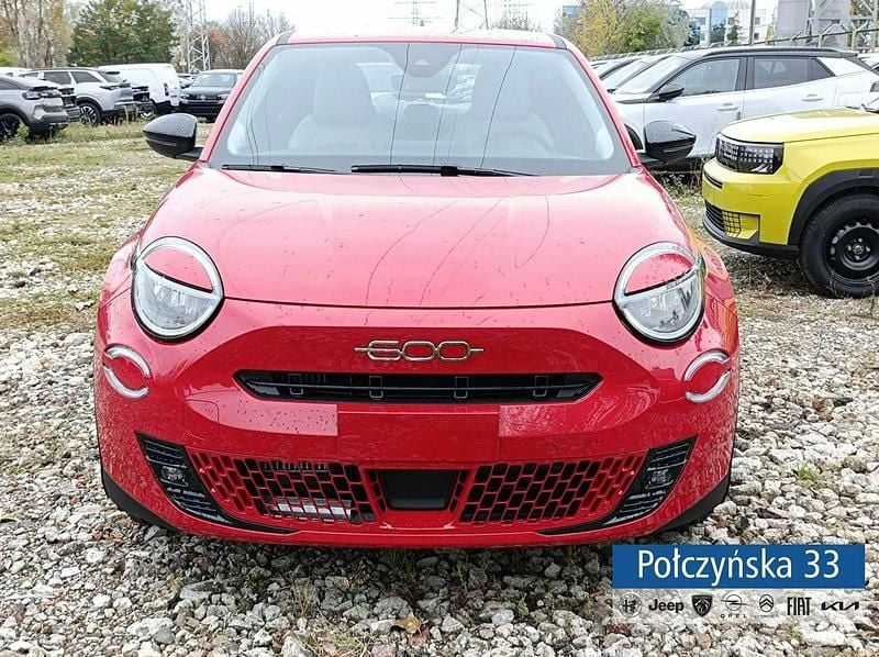 Nowe Fiat 600 110 KM (80 kW) 2025 Czerwony (metalik) SUV