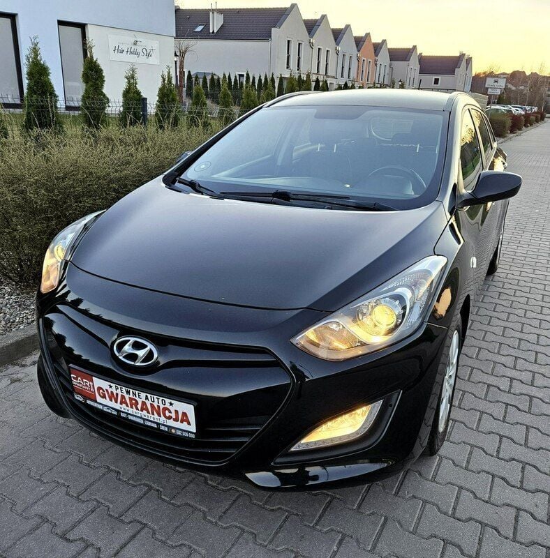 Używany Hyundai i30 135 KM (99 kW) 2014 Czarny Sedan/Limuzyna