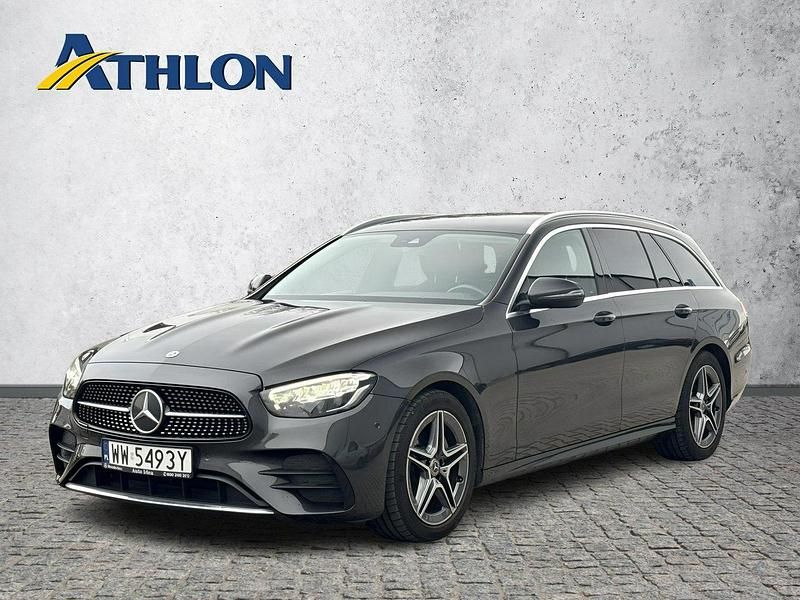 Czarny (metalik) Używany 2021 Mercedes E220 Kombi | 146 100 zł (Uczciwa cena) - Obraz 1/4