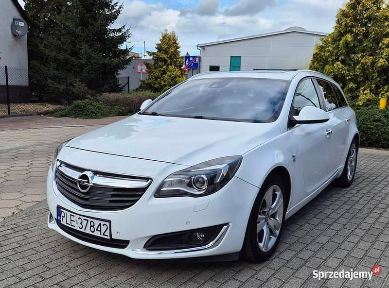 Biały Używany 2014 Opel Insignia OPC Kombi | 32 900 zł (Dość drogi) - Obraz 1/4