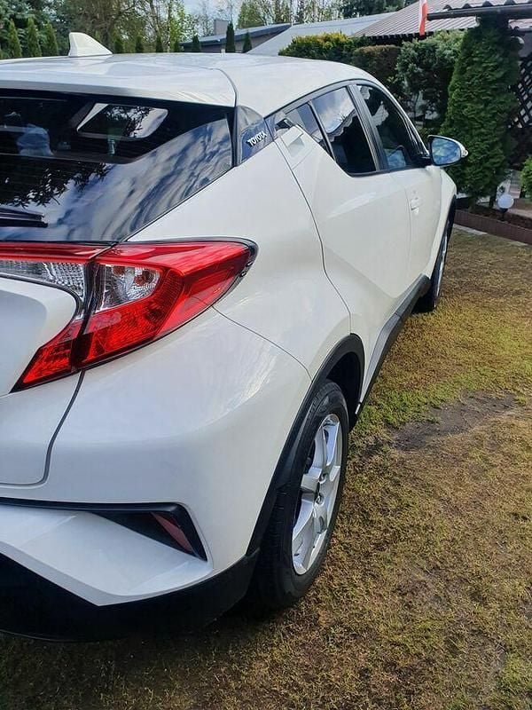 Biały Używany 2017 Toyota C-HR SUV | 59 900 zł (Dobra cena) - Obraz 1/4