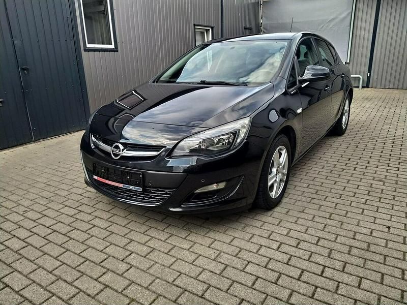Używany Opel Astra 120 KM (88 kW) 2014 Czarny Hatchback