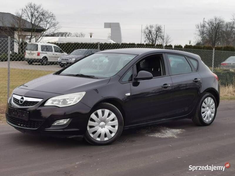 Używany Opel Astra 2010 Czarny Hatchback