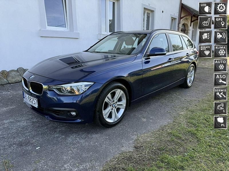 Niebieski Używany 2018 BMW 320 Kombi | 69 900 zł - Obraz 1/4