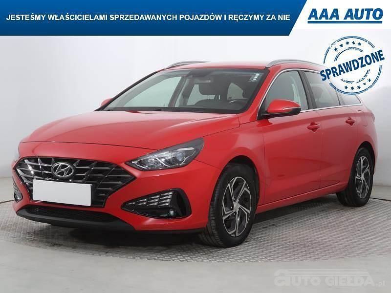 Używany Hyundai i30 2021 Czerwony
