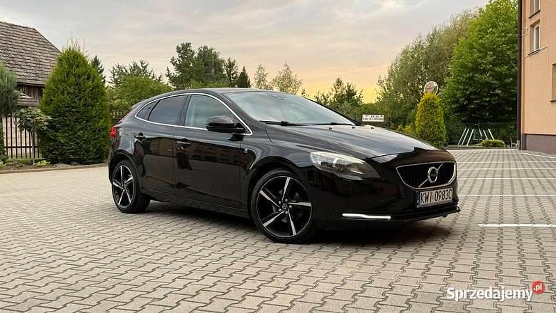 Czarny Używany 2015 Volvo V40 Ocean Race Kombi | 36 000 zł (Uczciwa cena) - Obraz 1/4