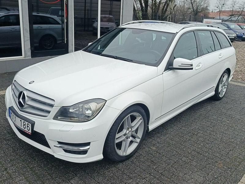 Używany Mercedes C220 170 KM (125 kW) 2012 Biały Kombi