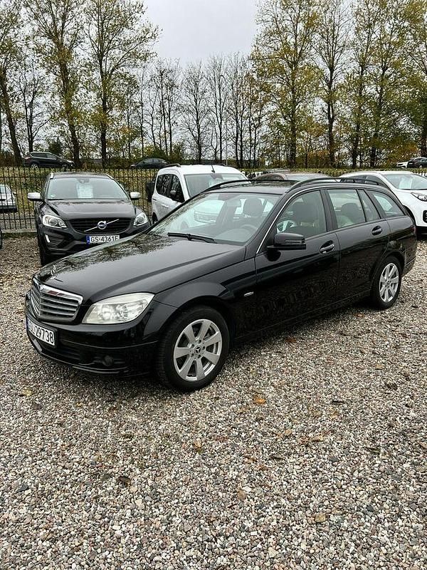 Używany Mercedes C200 136 KM (100 kW) 2010 Czarny Kombi