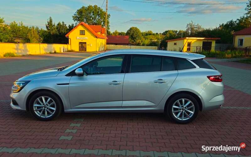 Używany Renault Mégane GrandTour 131 KM (96 kW) 2018 Srebrny Kombi