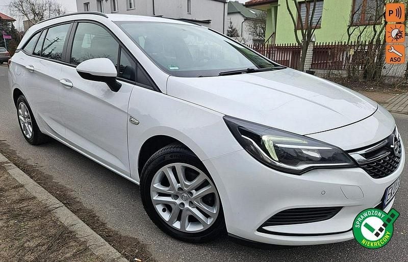 Biały Używany 2016 Opel Astra Kombi | 28 900 zł (Uczciwa cena) - Obraz 1/4