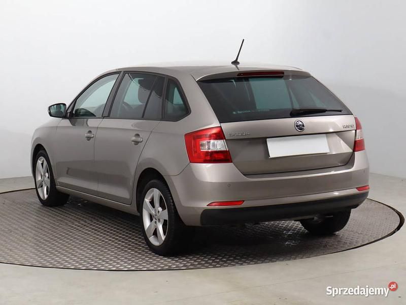 Używany Skoda Rapid 110 KM (80 kW) 2016 Beżowy Hatchback