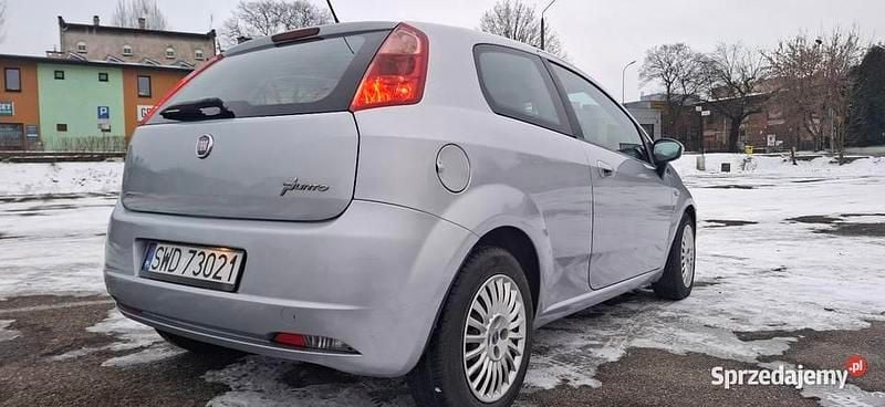 Srebrny Używany 2005 Fiat Grande Punto Hatchback | 4290 zł (Uczciwa cena) - Obraz 1/4