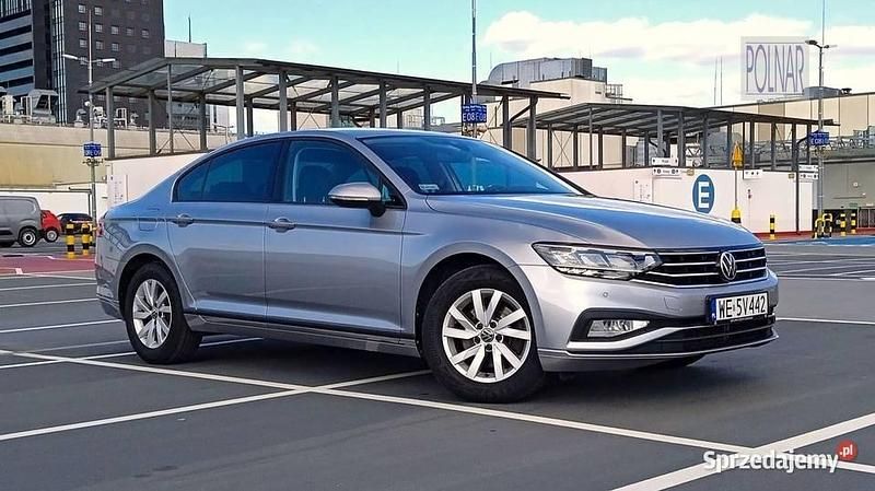 Szary Używany 2022 VW Passat Sedan/Limuzyna | 88 929 zł (Uczciwa cena) - Obraz 1/4