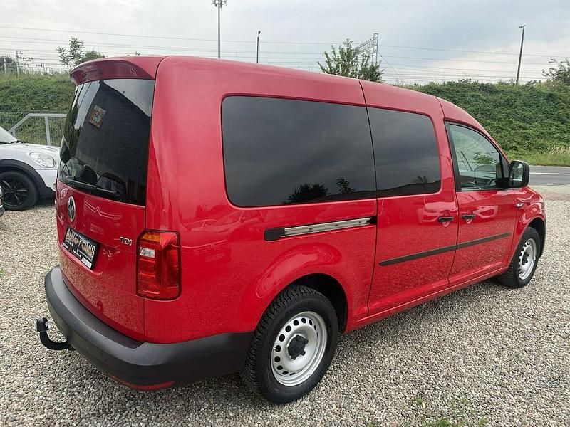 Używany VW Caddy Maxi 2016 Czerwony Minivan