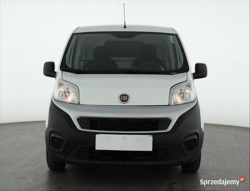 Biały Używany 2018 Fiat Fiorino Minivan | 21 499 zł - Obraz 1/4