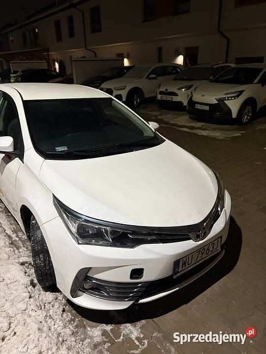 Używany Toyota Corolla 132 KM (97 kW) 2019 Biały Sedan/Limuzyna