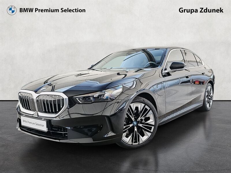 Czarny szafir metalizowany Używany 2023 BMW 530e Comfort Edition Sedan/Limuzyna | 269 900 zł (Super Cena) - Obraz 1/3