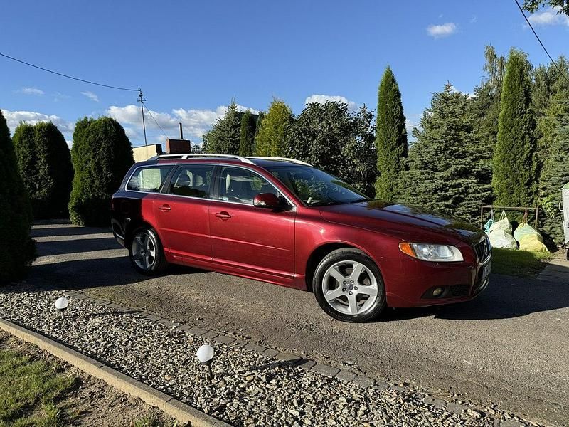 Używany Volvo V70 145 KM (106 kW) 2009 Bordowy (metalik) Kombi