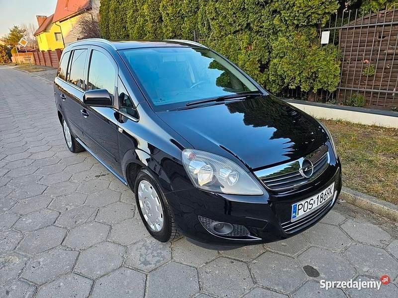 Używany Opel Zafira Design Edition 2011 Czarny Minivan