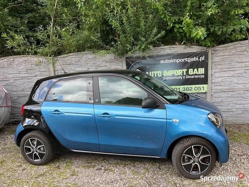 Niebieski Używany 2020 Smart ForFour Electric Drive Hatchback | 36 900 zł - Obraz 1/4