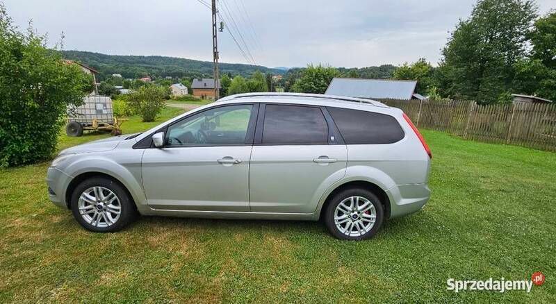 Używany Ford Focus Ghia 2009 Srebrny Sedan/Limuzyna