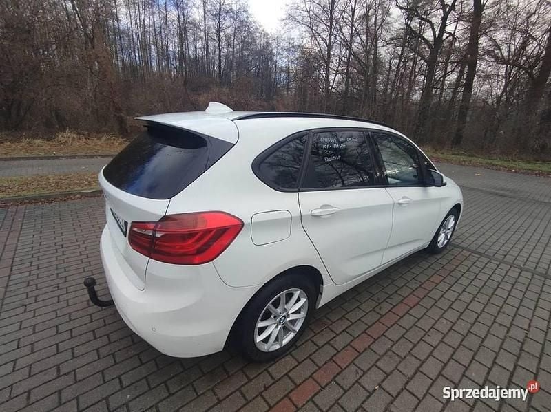 Biały Używany 2015 BMW 216 Active Tourer Minivan | 35 900 zł - Obraz 1/4