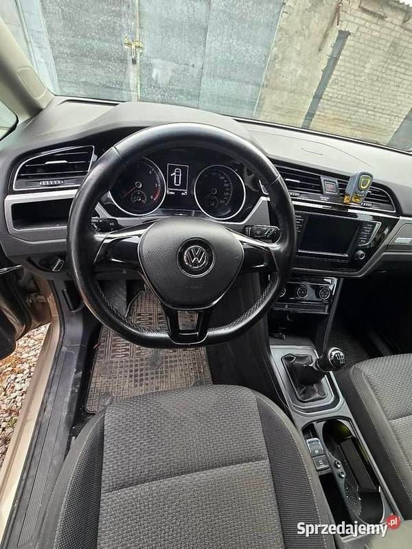 Używany VW Touran 2016 Złoty Minivan