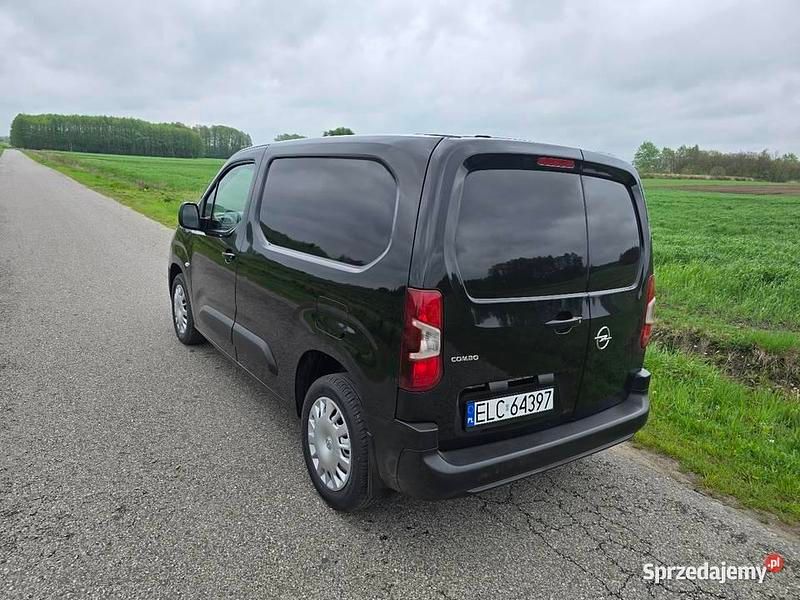 Używany Opel Combo 2020 Czarny Minivan