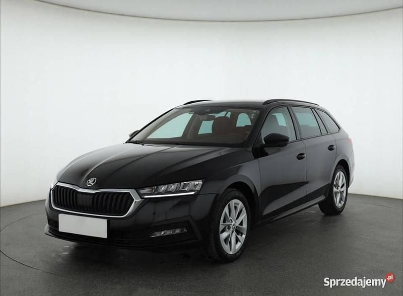 Używany Skoda Octavia 2022 Czarny Kombi
