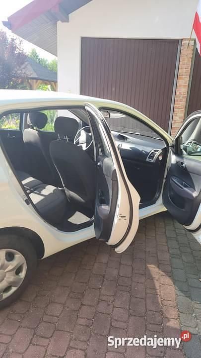 Biały Używany 2012 Hyundai i20 Hatchback | 20 000 zł (Uczciwa cena) - Obraz 1/4