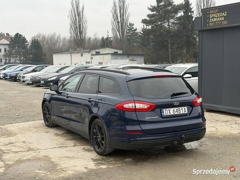 Używany Ford Mondeo 2015 Granatowy Kombi