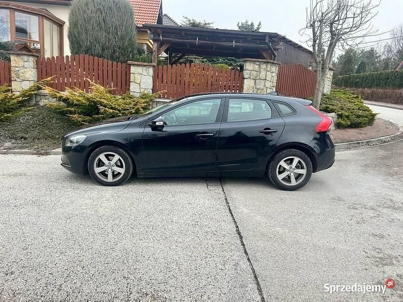 Czarny Używany 2014 Volvo V40 Momentum Hatchback | 28 490 zł (Uczciwa cena) - Obraz 1/4